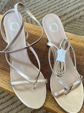 Journee Collection Women's Waverlee Dress Thong Sandals-Size 12